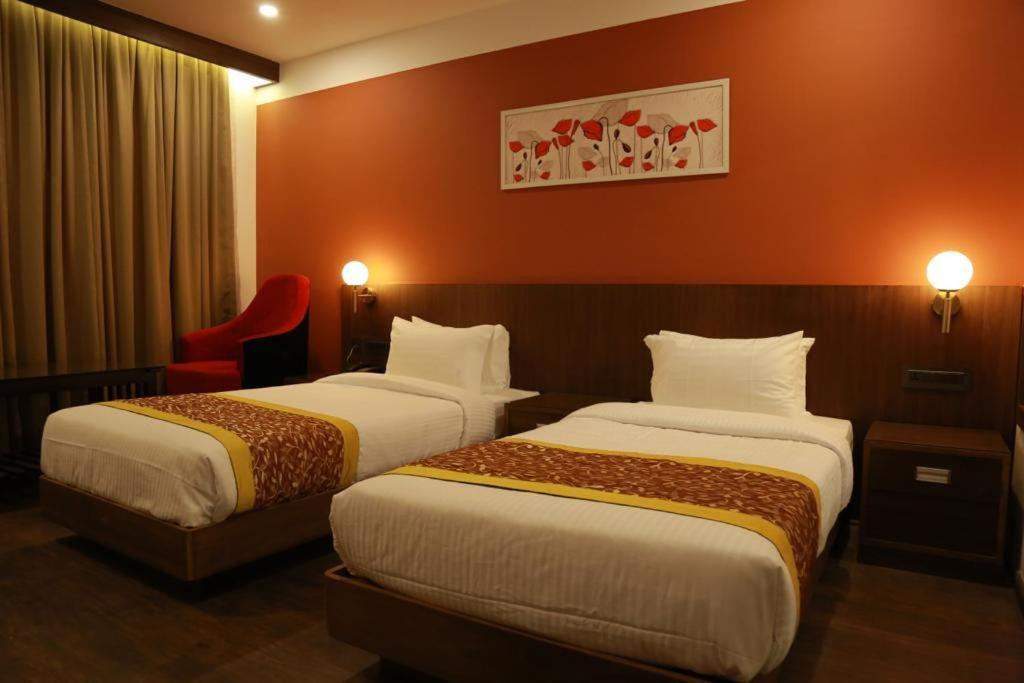 Sky Penta Residency Hotel Iritti Exterior photo